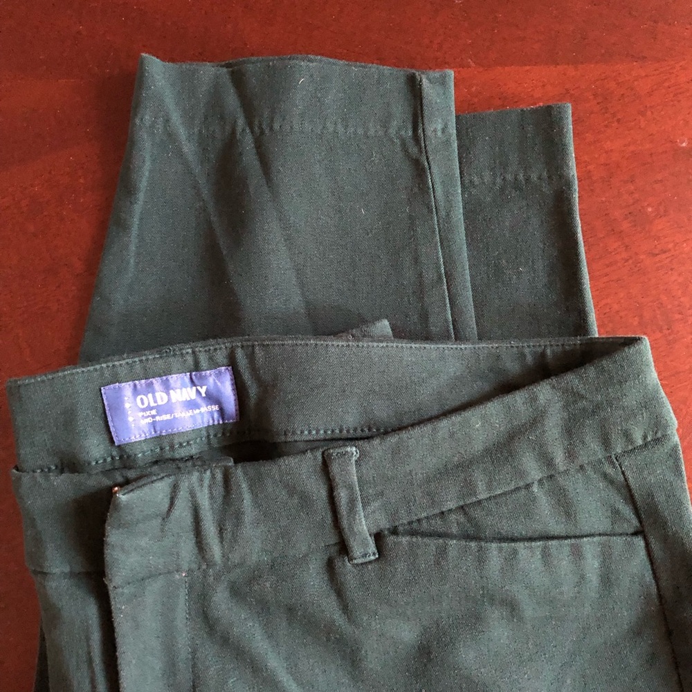 Old Navy Green Mid-Rise Pixie Pants - Size 14